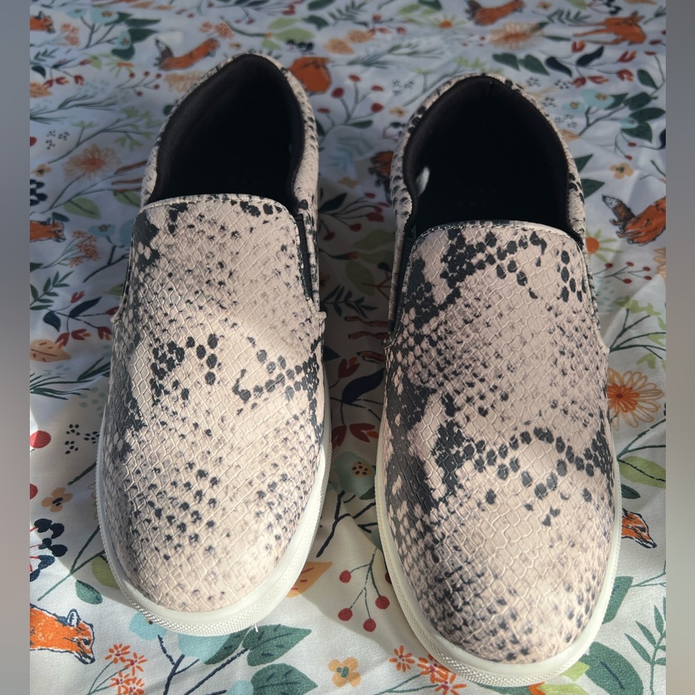 Snakeskin print women sneakers